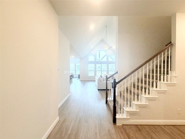 Building Photo - 6610 Lake Oasis Dr
