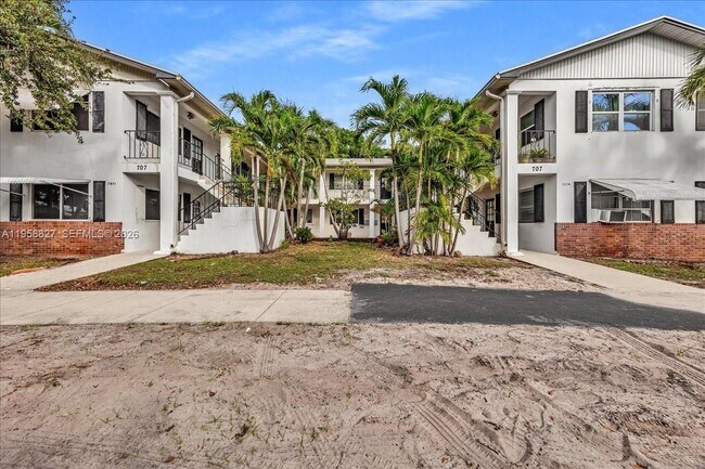 Building Photo - 707 S 19th Ave