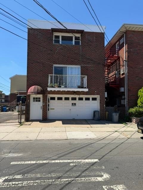 Building Photo - 412 Walker St