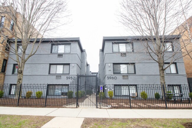 Primary Photo - 5960 N Winthrop Ave