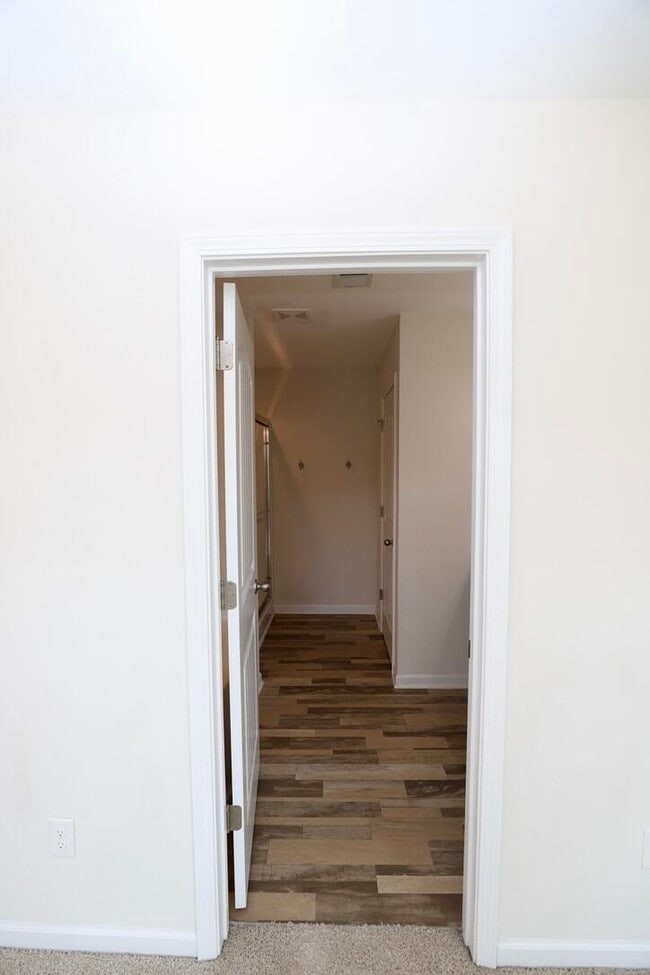 Building Photo - 2943 Old Field Rd