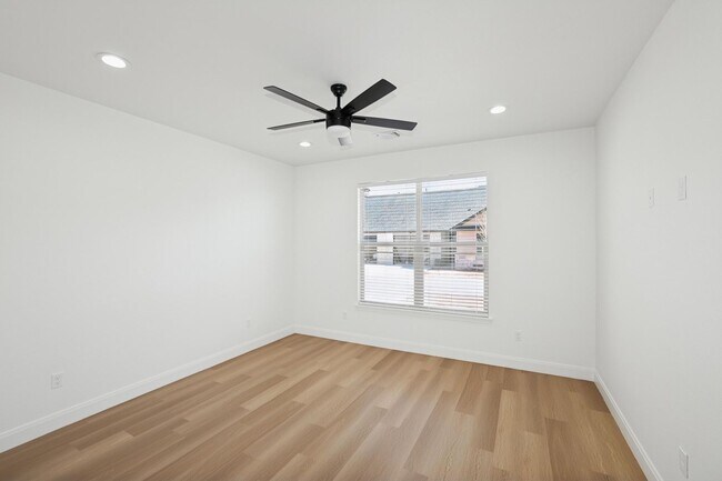 Building Photo - 10424 Tierra Santa Dr