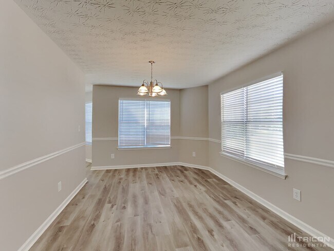 Building Photo - 315 Hazelhurst Dr