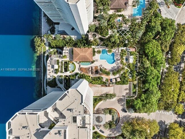 Building Photo - 3000 Island Blvd