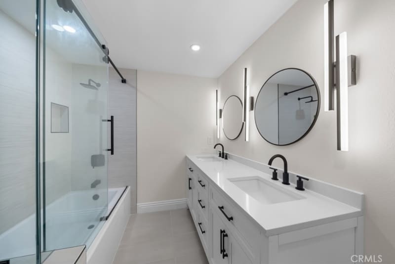 Building Photo - 16401 Mercier Ln