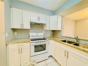 Building Photo - 1231 SW 46th Ave