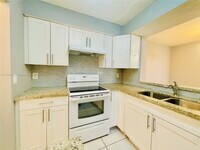 Building Photo - 1231 SW 46th Ave