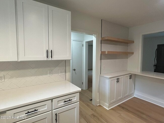 Building Photo - 4929 Oleander Dr