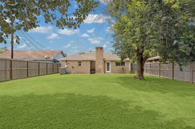 Building Photo - 612 Wisconsin St