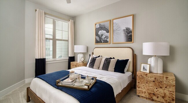 Building Photo - 16717 Westpark Dr