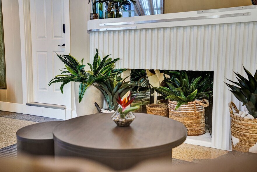 Building Photo - 101 Lucerne Ave