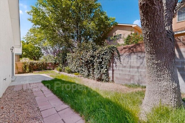 Building Photo - 7411 Peregrine Rd NE