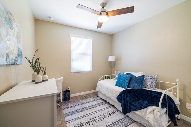 Bedroom 3 with pull-out trundle bed - 8924 W Solano Dr