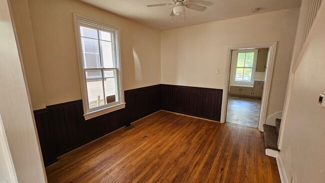 Building Photo - 3 Bedroom Duplex!