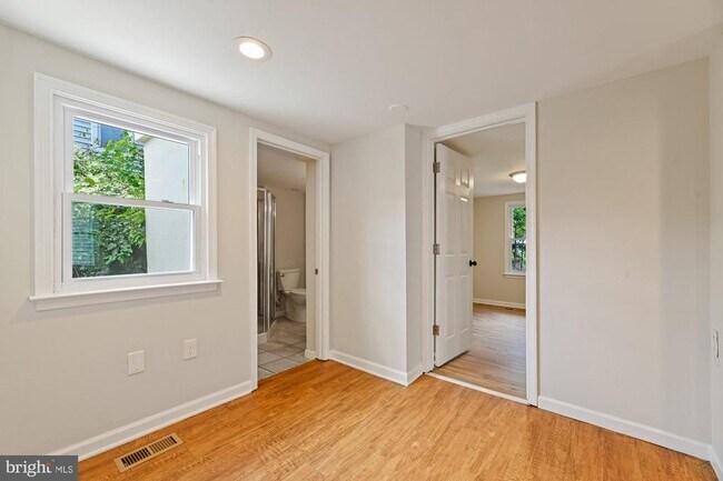 Building Photo - 240 Riverview Ave