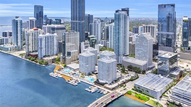 Building Photo - 950 Brickell Bay Dr