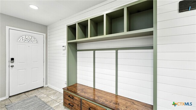 Building Photo - 208 Gatewood Clf