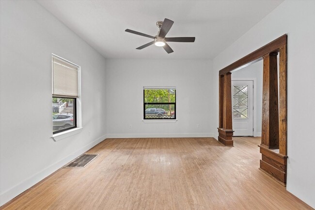 Building Photo - 403 N 9th St