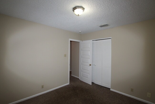 Building Photo - Beautiful 3 Bedroom, 2.5 Bath Townhome in Tyler – Available!
