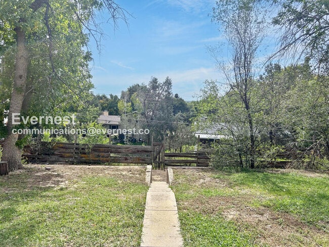 Building Photo - 1409 Laurette Dr