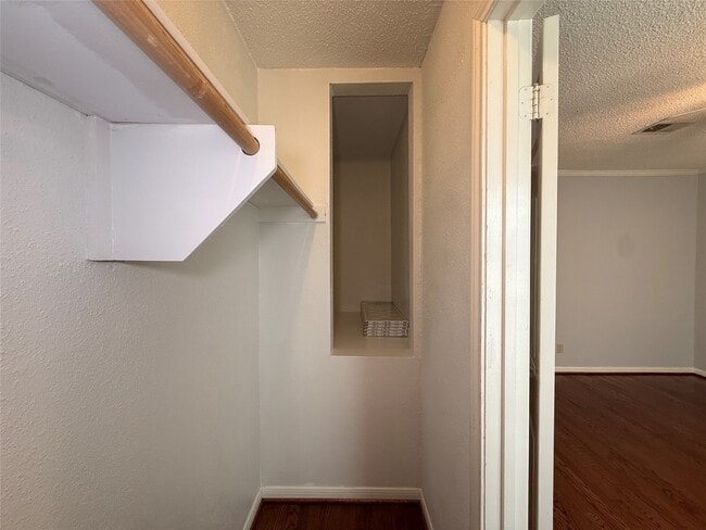 Building Photo - 3636 Lake St