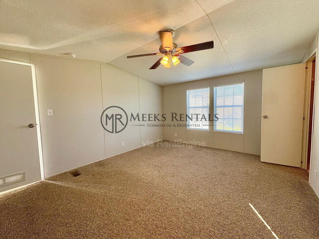 Building Photo - 106 Robby St