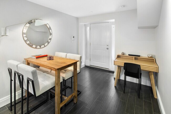 Building Photo - 4 York Ave