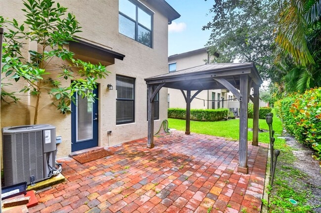 Building Photo - 2833 Troubadour St