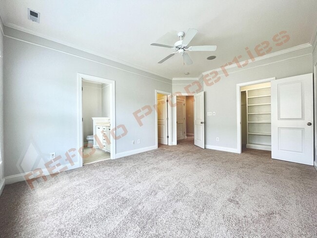 Building Photo - Great layout!Fresh Paint & New Carpet! Spa...
