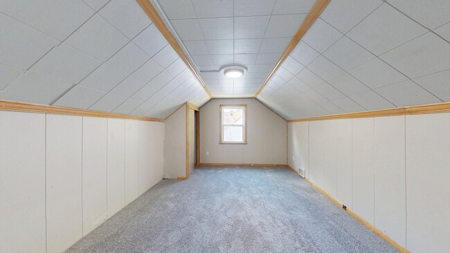 Building Photo - Fulton/W.58th neighborhood; 3 bedroom/2bat...