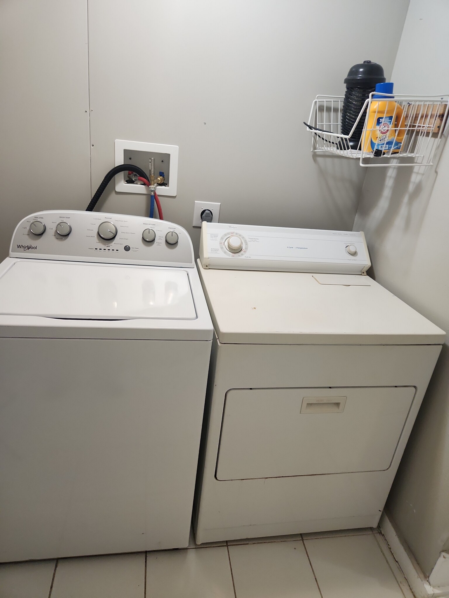 Laundy Ground floor - 2605 Avenue Q