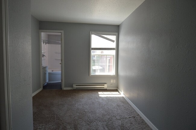 Building Photo - 95 4th Ave S