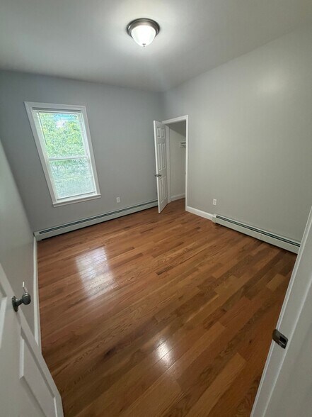 Building Photo - 597 Millbury St