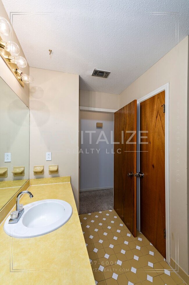 Building Photo - Charming 3 Bed 2 Ba Home Close to Saraland