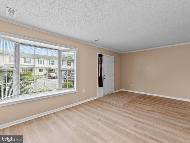 Building Photo - 2178 Mager Dr