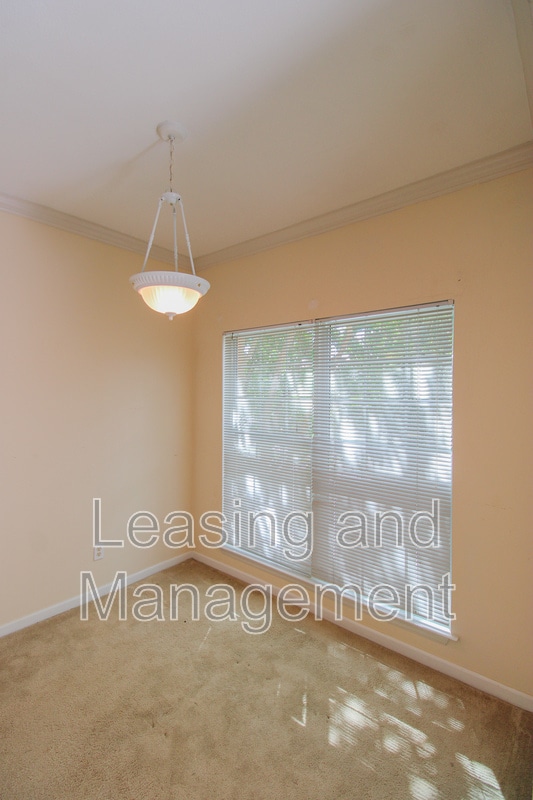 Building Photo - 700 Daniel Ellis Dr