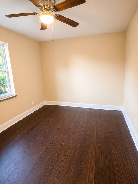 Building Photo - 740 Aspen Rd