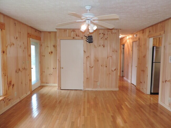 Building Photo - 3/1.5 in Vilas; Easy Access and Close to Boone!