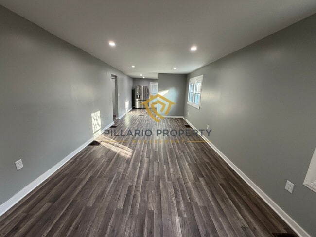 Building Photo - **MOVE IN SPECIAL - Fully Renovated 2-Bedroom Home Near Christian Park Available NOW!
