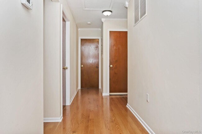 Building Photo - 160 Lakeview Ave