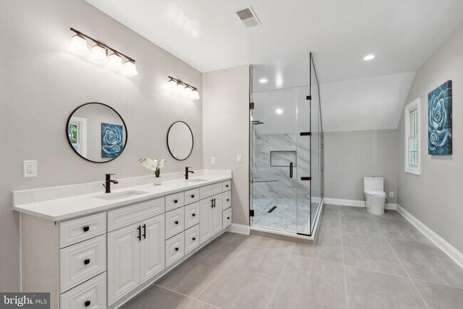 Building Photo - 10899 Woodland Falls Dr