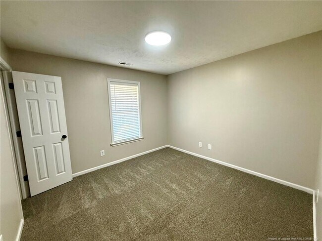 Building Photo - 604 Raven Pl