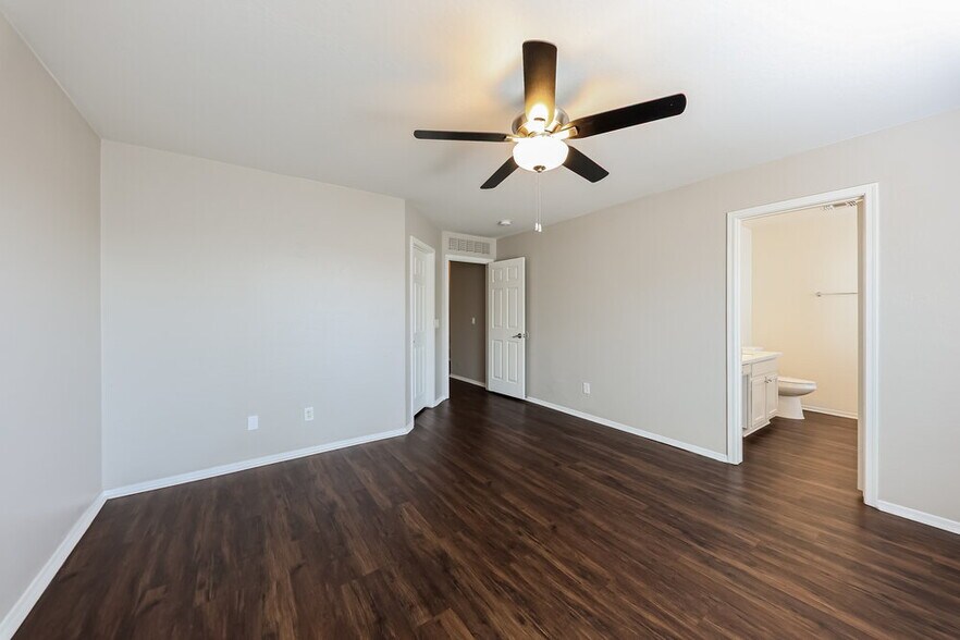 Building Photo - 12817 W Mandalay Ln