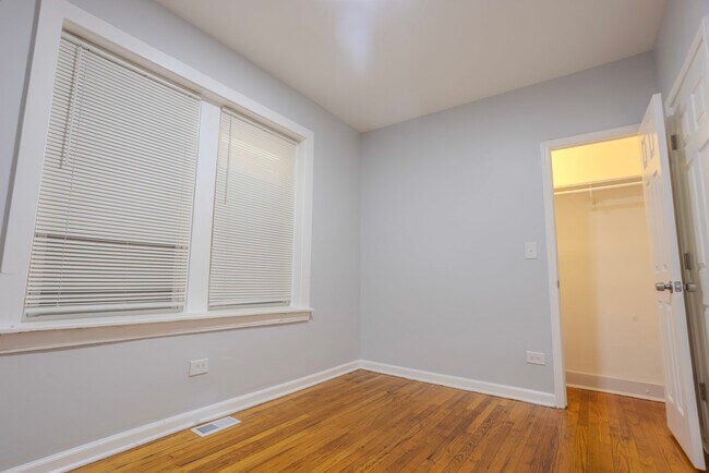 Building Photo - 1523 E 74th Pl