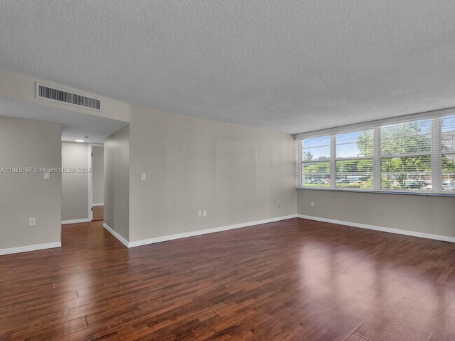 Building Photo - 1000 St Charles Pl