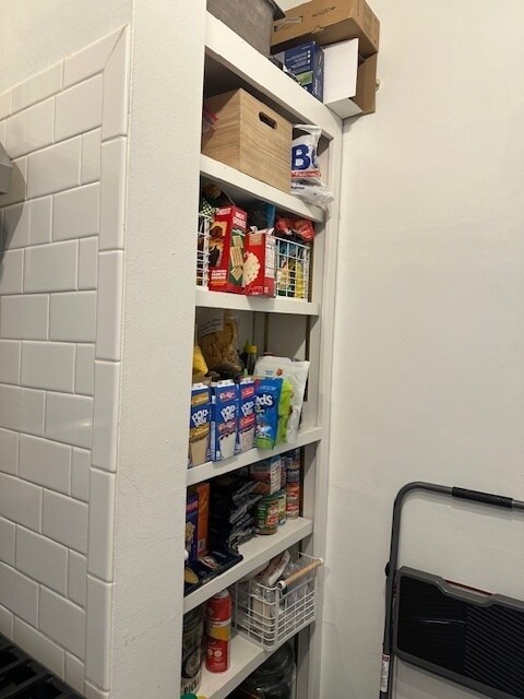 Building Photo - 1459 W Elmdale Ave