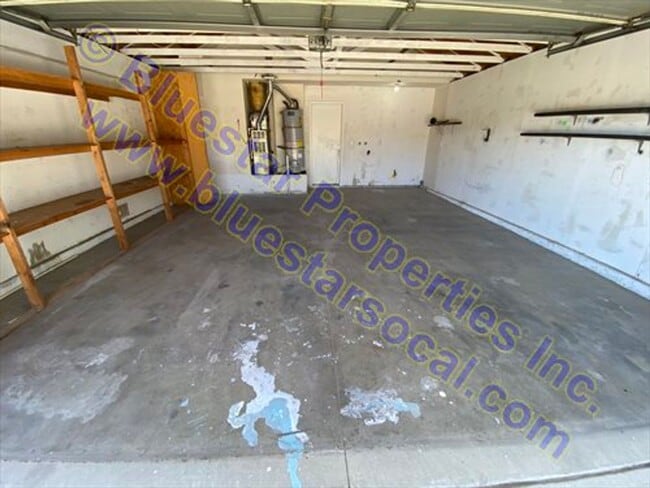 Building Photo - Now Renting Single Story Home with 2 Car Attached Garage In Hesperia!!