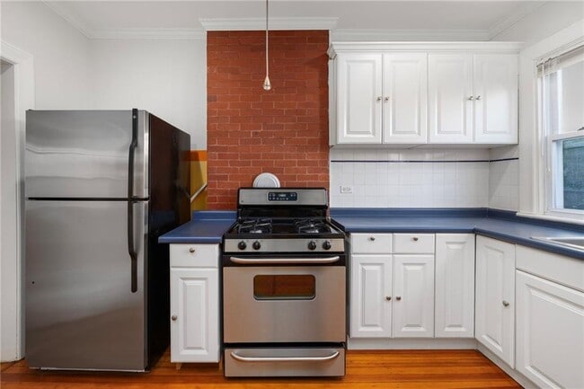 Building Photo - 73 Bayside Ave