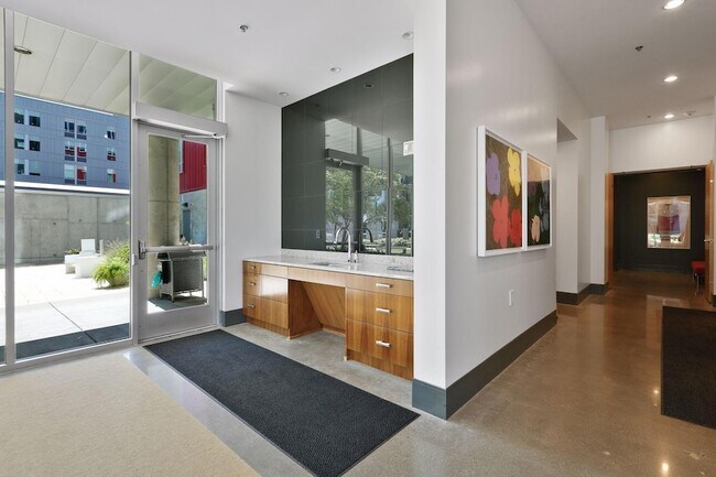 Building Photo - 901 S 2nd St