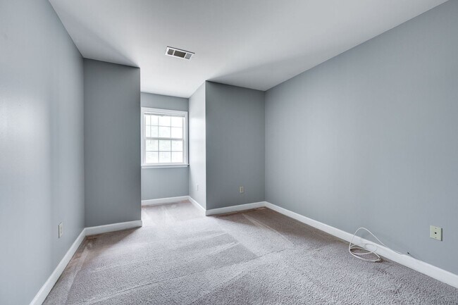 Building Photo - Great 3 bed 2 bath Home in Bellevue!